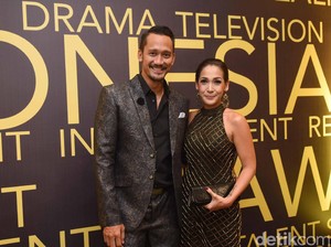 Unik! Rayakan Ultah Pernikahan, Mieke Amalia Beri Tora Sudiro Siomay