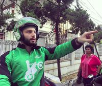 Benarkah Bule ini Driver Go-Jek?