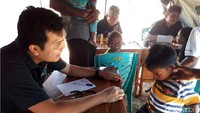 Acara pengobatan gratis ini disambut antusias oleh warga. Setidaknya ada 600 warga turut serta dalam acara pengobatan gratis, yang mulai mengantre dari pagi hingga sore hari.