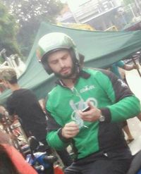 Benarkah Bule ini Driver Go-Jek?