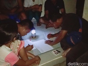 Seratusan Warga di Sekitar Gunung Agung Mulai Mengungsi