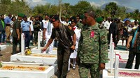 Panglima TNI Jenderal TNI Gatot Nurmantyo bersama Kasad Jenderal TNI Mulyono, Kasal Laksamana TNI Ade Supandi dan Wakasau Marsdya TNI Hadiyan Sumintaatmadja melaksanakan ziarah ke Taman Makam Pahlawan (TMP) Seroja Baucau dan Seroja Dili, Timor Leste, Rabu (20/9/2017). Dok. Puspen TNI.