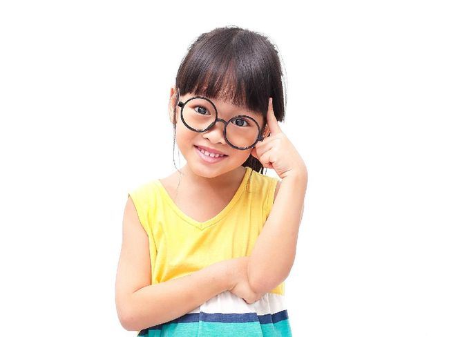 Masih Anak anak Tapi Sudah Pakai Kacamata  Plus Normalkah 