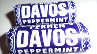 Kalau ini Davos yang dikabarkan sebagai permen pertama rasa mentol di Indonesia. Davos diproduksi di Purbalingga dengan bentuk tablet obat warna putih. Pembungkus warna birunya sangat ikonik.