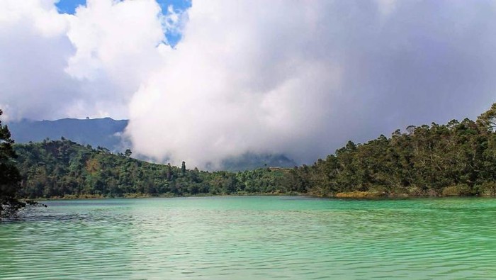 telaga warna dieng