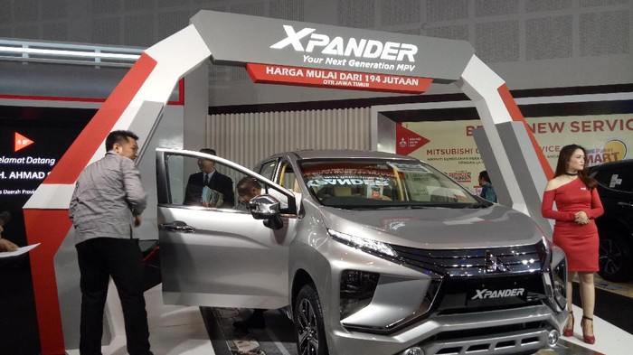 Mitsubishi Xpander Bikin Warga Surabaya Penasaran