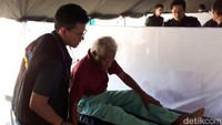 Sekretaris Camat Weter Barat, mengaku sangat bersyukur adanya tim medis yang datang langsung memberikan pengobatan gratis ke Pulau Liran. Dia bilang, baru pertama kali dalam 72 tahun Indonesia merdeka, ada dokter dari Indonesia yang datang ke Pulau Liran bahkan membawa tim medis yang lengkap.