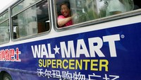 Walmart China juga menyediakan shuttle bus dari dan ke supermarket untuk pengunjung.