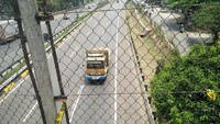 Lokasi kejadian ditandai dengan garis polisi.