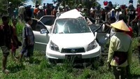 Informasi yang dihimpun, kecelakaan antara KA Tawang Alun jurusan Banyuwangi - Surabaya dan mobil Toyota Rush N 1018 WD terjadi di KM 82 + 6 antara Stasiun Bayeman - Stasiun Grati, Kamis (21/9/2017). Istimewa/Muhajir Arifin.