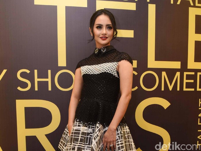 Cerita Ririn Ekawati Hadapi Anak Remajanya