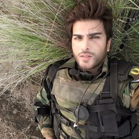 Imran Abbas disebut-sebut sebagai sosok yang pas memerankan Kapten Yoo Shi Jin versi Pakistan karena memiliki ketampanan setara Song Joong-ki. Foto: Istimewa