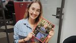 Potret Cover Majalah Hasil Bidikan Kamera HP