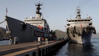 Operasi penyelaman dilakukan di sekitaran pangkalan Angkatan Laut Turki di AksazFoto: REUTERS/Murad Sezer