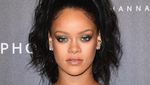 Rihanna Pamer Pundak