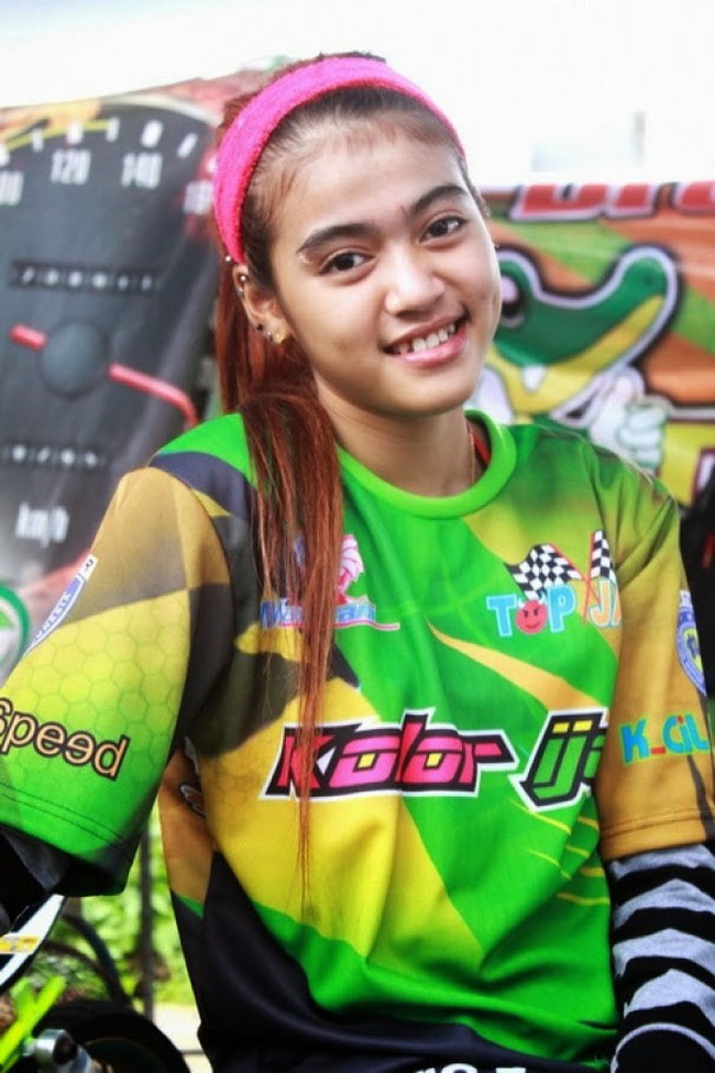 Qholylla Ardillah sukses berkarir di ajang drag race nasional di Indonesia. Foto: Istimewa