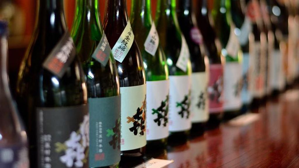 Jepang Resesi Sake, Anak Muda Diminta Banyak Minum Biar Pajak Moncer