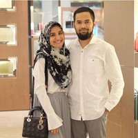 Teuku Wisnu dan Shiren Sungkar mereka adalah pasangan terlama dalam memerankan sejoli di sinetron berjudul Cinta Fitri’. Akhirnya mereka berdua memutuskan untuk menikah pada 16 Oktober 2013. Foto: Instagram