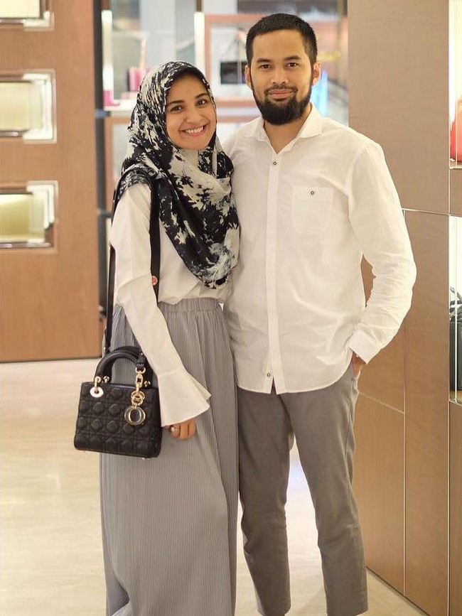 Teuku Wisnu dan Shiren Sungkar mereka adalah pasangan terlama dalam memerankan sejoli di sinetron berjudul Cinta Fitri’. Akhirnya mereka berdua memutuskan untuk menikah pada 16 Oktober 2013. Foto: Instagram