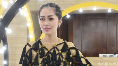 Gaya Manis Gracia Indri
