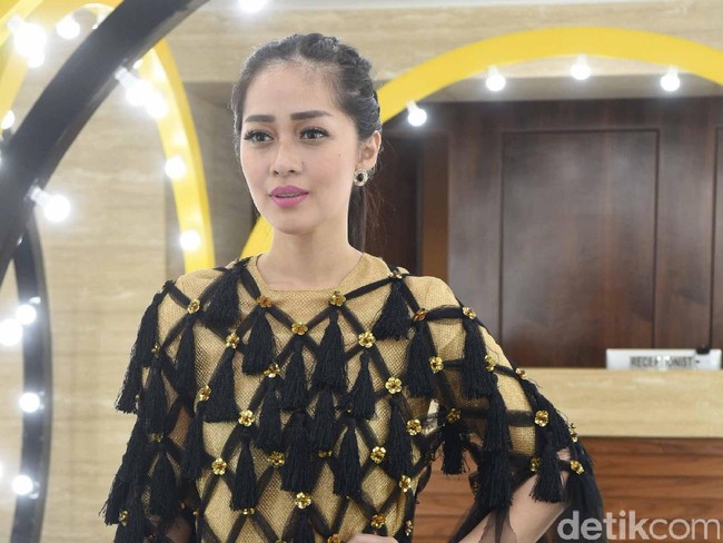 Tips Pilih Olahraga Tepat Agar Cepat Kurus Seperti Gracia Indri