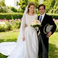 Pangeran Francois dOrleans menikah dengan Theresa von Einsiedel pada 26 Juli 2014 di Basilica of St. Jacob, sebuah gereja bersejarah di Straubing, Jerman. Francois merupakan keturunan keempat dari mantan penguasa Kerajaan Prancis Prince Henri, Count of Paris, Duke of France dan Duchess Marie Therese of Württemberg. Sedangkan sang mempelai wanita, merupakan putri dari Putri Amelie von Urach dari Jerman. Foto: Getty Images