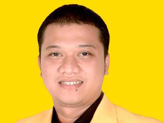 Daniel adalah putra dari Irianto MS Syafiuddin (Yance), yang merupakan mantan Bupati Indramayu. Ibunya, Anna Sophana, Bupati Indramayu yang kini menjabat.