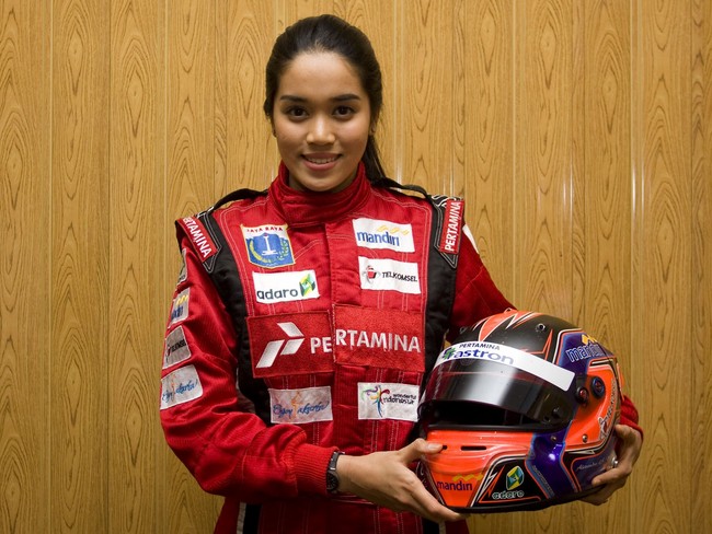 Alexandra Asmasoebrata merupakan gadis asal Jakarta dan menjadi pebalap wanita untuk kategori mobil formula dan gokart. Foto: Istimewa