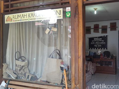 Unik Sepatu dan Tas  Ramah Lingkungan Ini Terbuat dari  