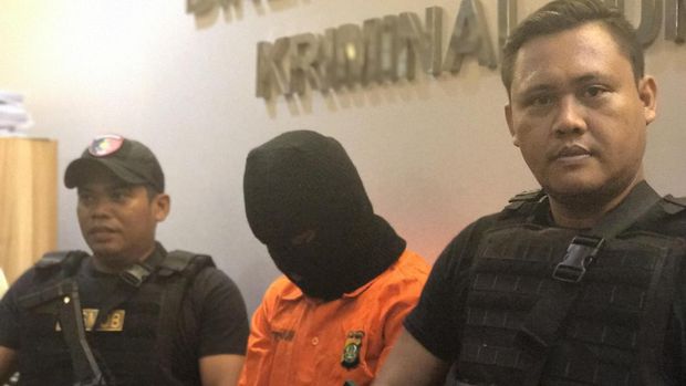 Polisi mengamankan sejumlah barang bukti.