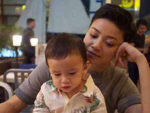 Mengintip Keseruan Agni Pratistha Bersama Buah Hati