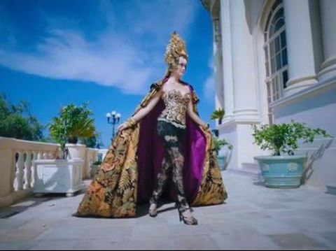 Seksi dan Megahnya Agnez MO Pakai Kebaya Anne Avantie di Video Klip Baru