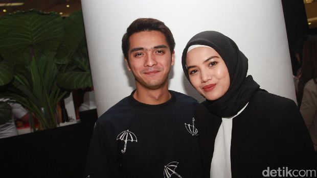 Terjun di Dunia Kuliner, Ricky Harun Jualan Cubanos di Bandung