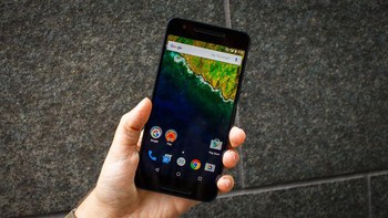 Nexus 6P diluncurkan bersamaan dengan Nexus 5X, namun 6P dibuat oleh Huawei.