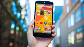 Nexus 5, seperti Nexus 4, dibuat oleh LG dan dirilis pada 31 Oktober 2013 dengan OS Android 4.4 KitKat. Foto: Istimewa