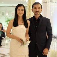 Rio Dewanto dan Atiqah Hasiholan termasuk pasangan artis yang berawal dari cinlok karena meraka berdua kerap terlibat dalam sebuah film yang sama. Keduanya resmi menikah pada 24 Agustus 2013. Foto: Instagram