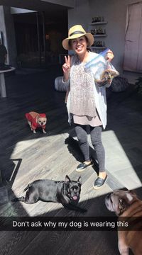 Cari Pisang Via Twitter, Chrissy Teigen Iming-imingi Pakaian Dalam John Legend