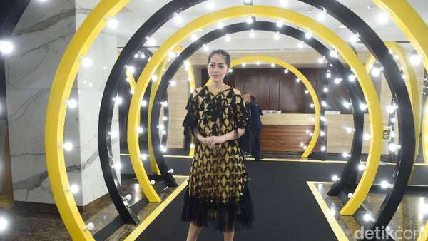 Gaya Manis Gracia Indri Gaya Manis Gracia Indri