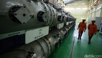 Pembangunan GIS New Pulogadung tersebut dikerjakan oleh konsorsium PT General Electric dan PT Pencie Indonesia di bawah penganggung jawab PT PLN Transmisi Jawa Bagian Barat. Pekerjaannya memakan waktu 24 bulan.