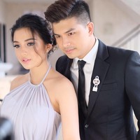 Glenn Alinskie dan Chelsea Olivia meraka merupakan pasangan artis yang dipertemukan dalam satu judul sinetron, Buku Harian Nayla pada 2006. Setelah pacaran 8 tahun akhirnya mereka menikah pada 1 Oktober 2015. Foto: Instagram