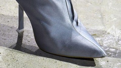 Foto: 10 Sepatu Unik dan Cantik dari London Fashion Week