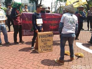 Tuntut Reformasi Agraria, Massa SPI Gelar Aksi Teatrikal di KLHK