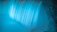 Sejak Desember 2016 kemarin tata lampu di air terjun memang telah diperbaharui dengan teknologi terkini (ashtontekno/niagaraparks/Instagram)
