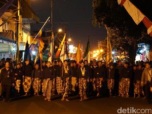 Tradisi Mubeng Beteng 1 Suro Bakal Digelar Minggu, Cek Aturannya di Sini