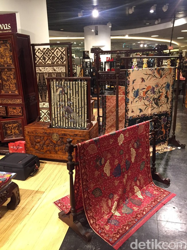 Berkat upayanya dalam melestarikan kain batik, Hartono pernah dianugerahi penghargaan Upakarti oleh Presiden ke-6 RI Susilo Bambang Yudhoyono pada 2011 lalu.Foto: Daniel Ngantung/Wolipop