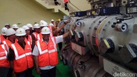 Saat meresmikan, Haryanto pun membuktikannya dengan memegang perangkat utama dari GIS New Pulogadung tanpa tersengat listrik. Menurutnya dengan begitu proses maintenance juga lebih mudah dan efisien.