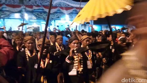 Kirab pusaka Keraton Surakarta.