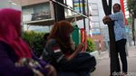 Aksi Selamatkan Pohon Pelindung Kota