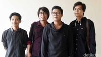 Bismillah saya dengan sadar menyatakan kangen band bubar di karnakan ada kezoliman di dalam nya, saya selaku owner dan founder kangen band sudah menyimpan rasa sakit ini sekian lama,untuk para personil yang terlibat dan para EO ,,di larang keras member dari ex kangen band membawa lagu2 ciptaan saya, saya ucapkan terima kasih sebesar besar nya, tulisnya dalam Instagram miliknya. Foto: Kangen Band (dok detikHOT)