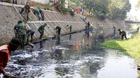 Pembersihan sampah ini dalam rangka HUT ke-72 TNI yang jatuh pada 5 Oktober 2017. (Penkostrad).